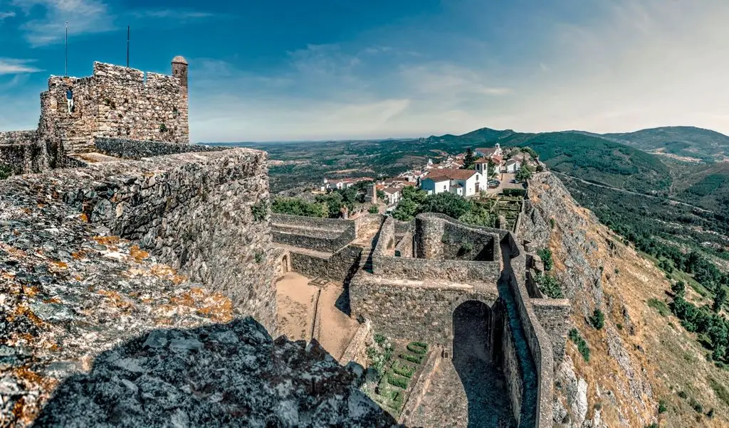 Grátis com o Expresso: percorrer os trilhos do contrabando e descobrir cascatas secretas em Marvão