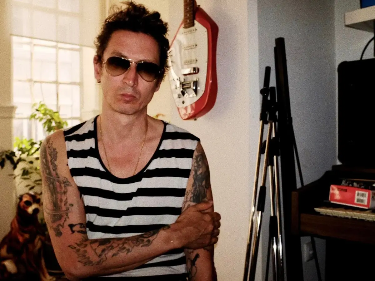 Legendary Tigerman revela “canção sexy” com Asia Argento e todos os  pormenores do novo álbum - Expresso