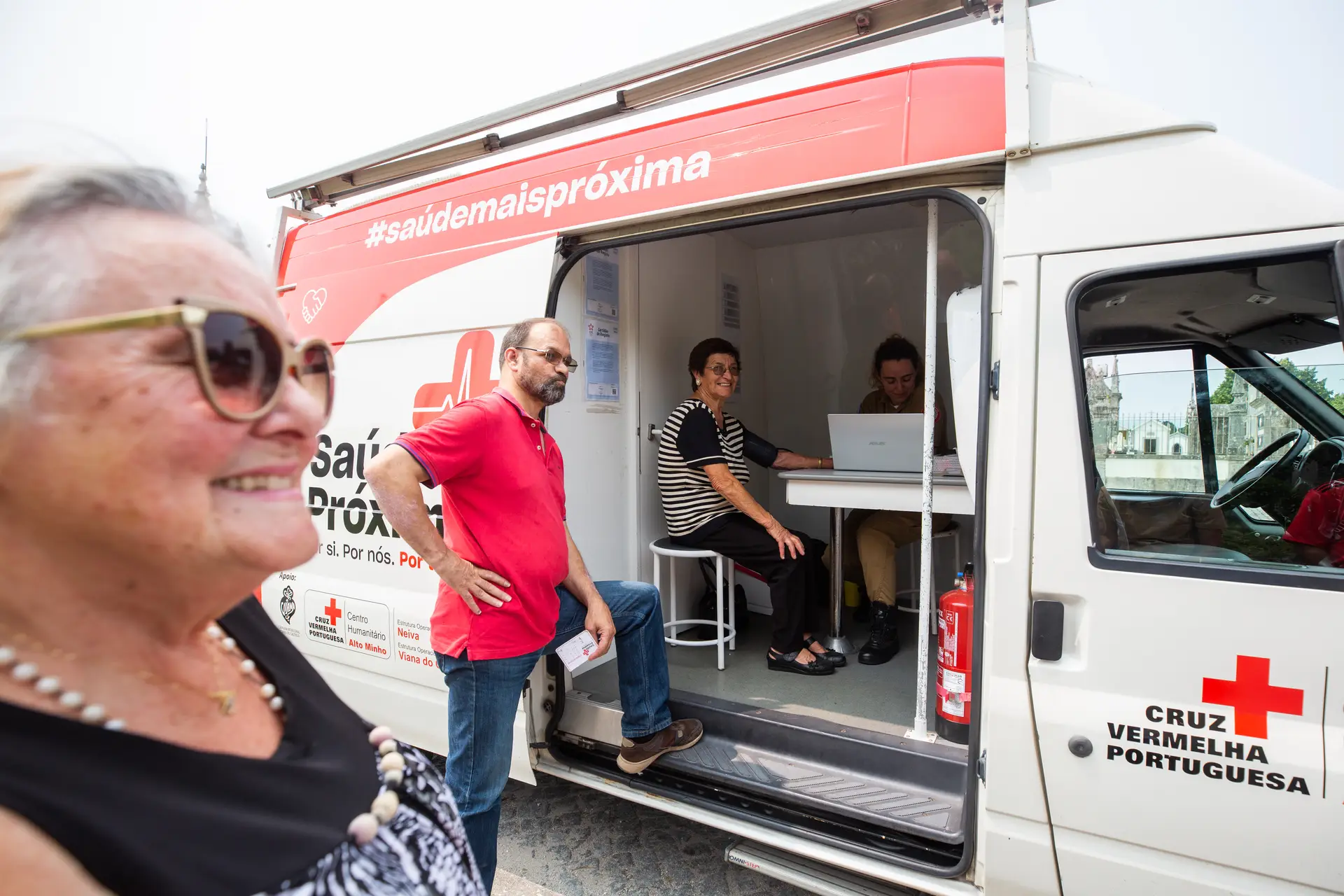 Viagem no único "centro de saúde" móvel do SNS: “As pessoas veem em nós alguém diferente do enfermeiro no gabinete”