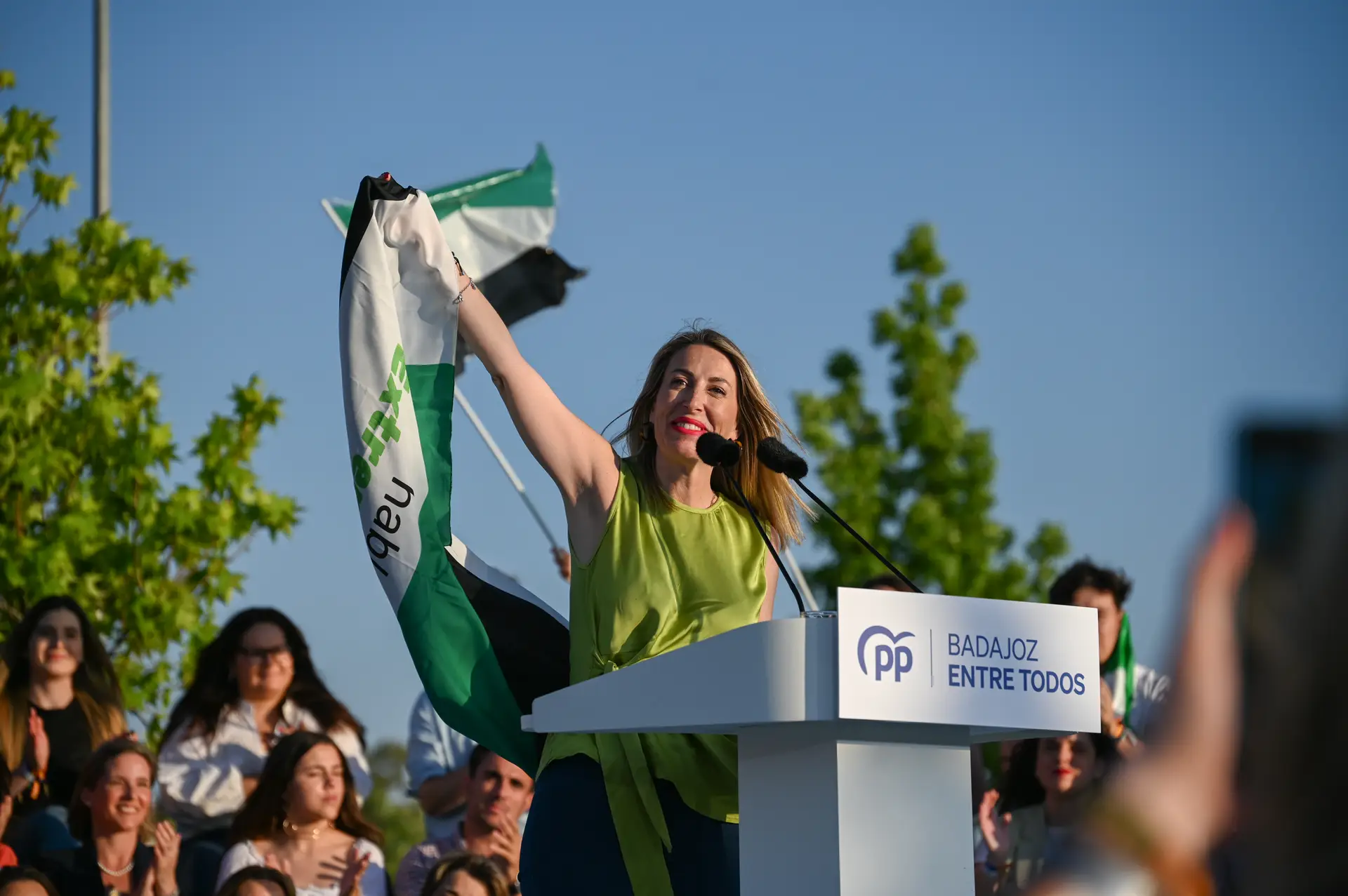María Guardiola, que será presidente do governo regional da Extremadura, Espanha, afirmara que não iria deixar entrar o partido VOX no Executivo, o que acabou por ser anunciado