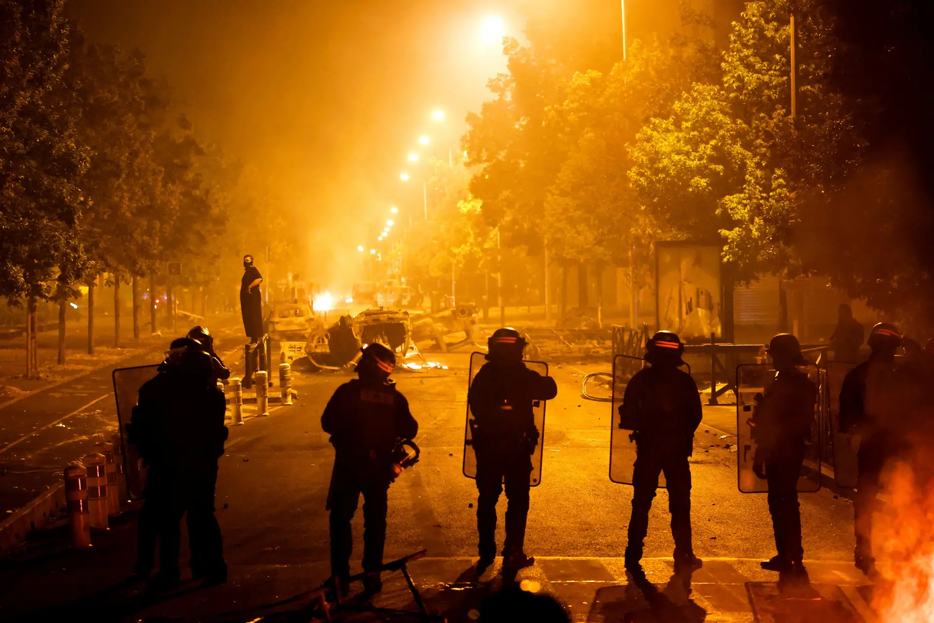 Subúrbios de Paris a ferro e fogo