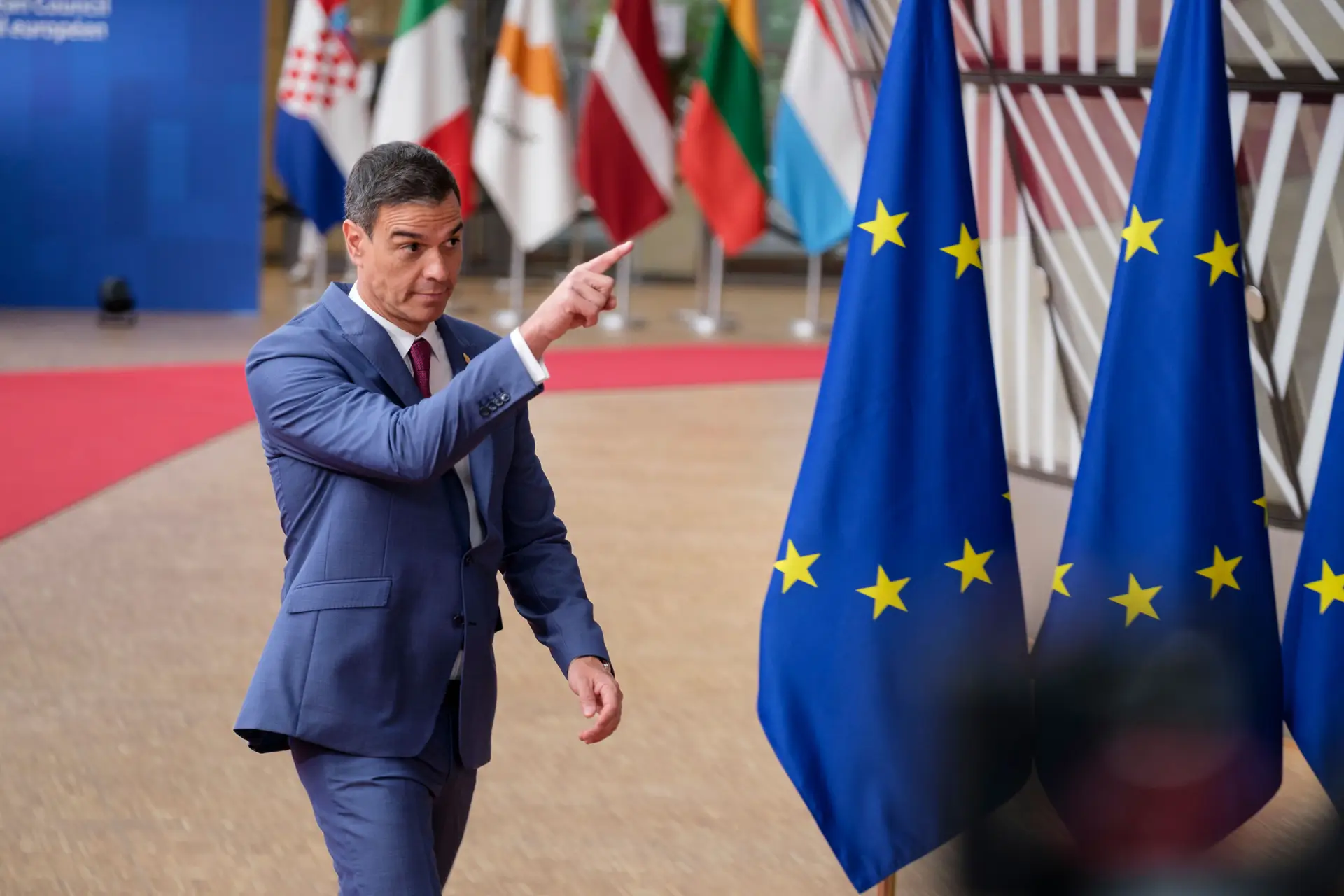 Pedro Sánchez não vê problema em realizar eleições a meio da presidência espanhola da UE 