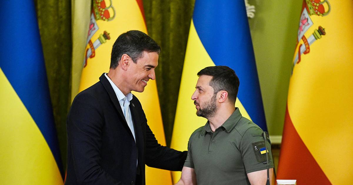 Portugal entre os países que atrasam formação de pilotos ucranianos, acusa Zelensky; Sánchez diz que “só Kiev pode definir termos da paz”
