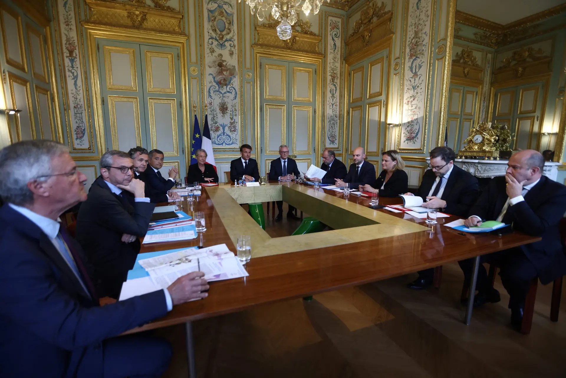 Tumultos pela morte de Nahel: Macron, Borne e sete ministros em reunião de emergência no Eliseu