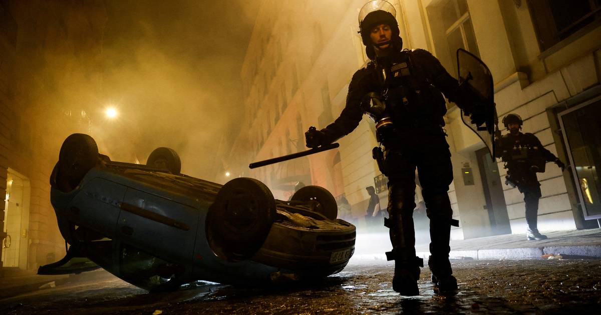 França: Governo mantém 45.000 polícias e guardas mobilizados