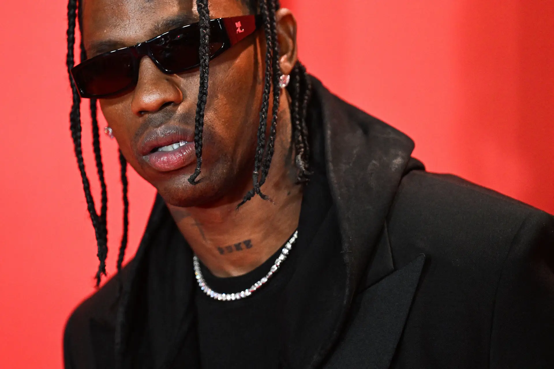 Travis Scott, qui donne trois concerts au Portugal en août, arrêté pour intrusion