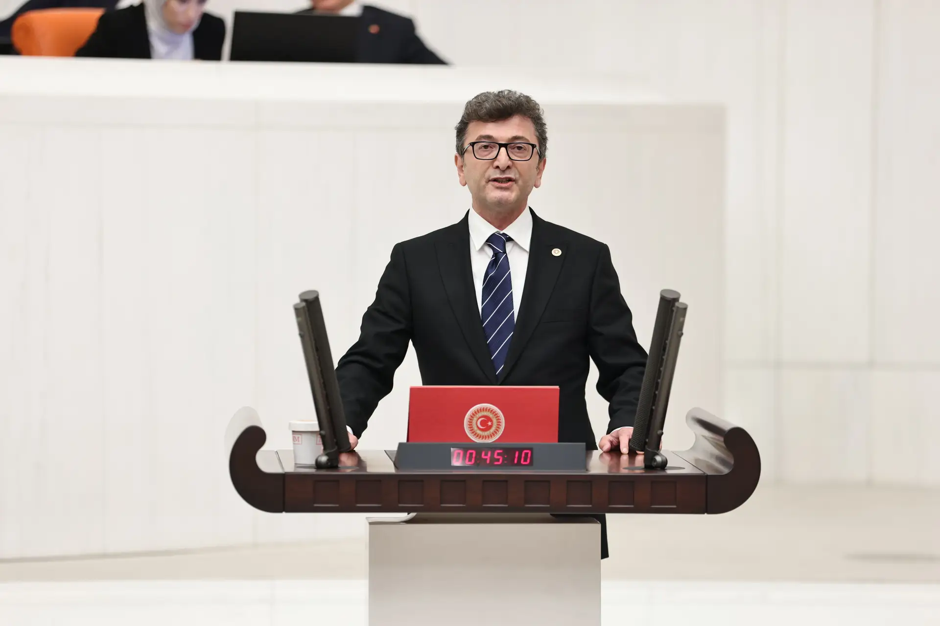 Yuksel Taskin, deputado na Assembleia Nacional da Turquia e vice-presidente do CHP (Partido Republicano do Povo) para as políticas sociais