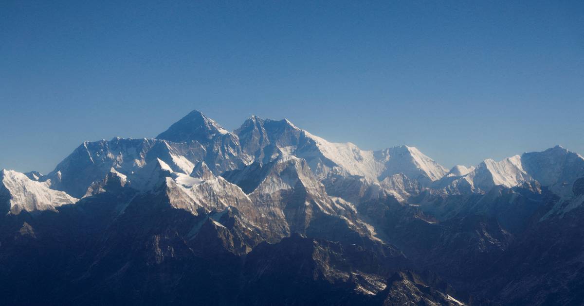 Nepal: morreram todos os ocupantes do helicóptero que caiu perto do Monte Evereste