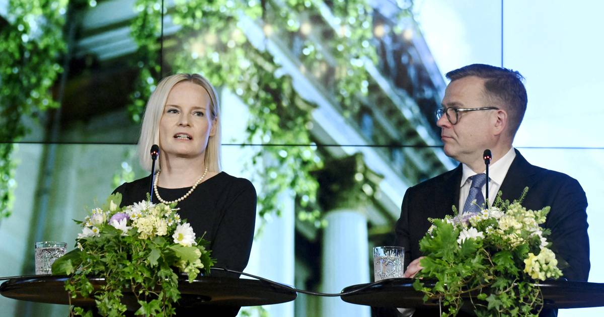 Líder da extrema-direita na Finlândia pede desculpa por comentários racistas