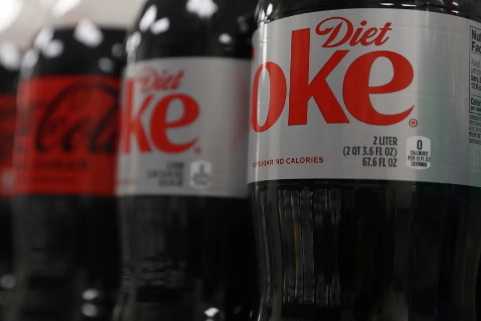 Adoçante aspartame pode ser cancerígeno, mas OMS mantém valores de consumo diário inalterados
