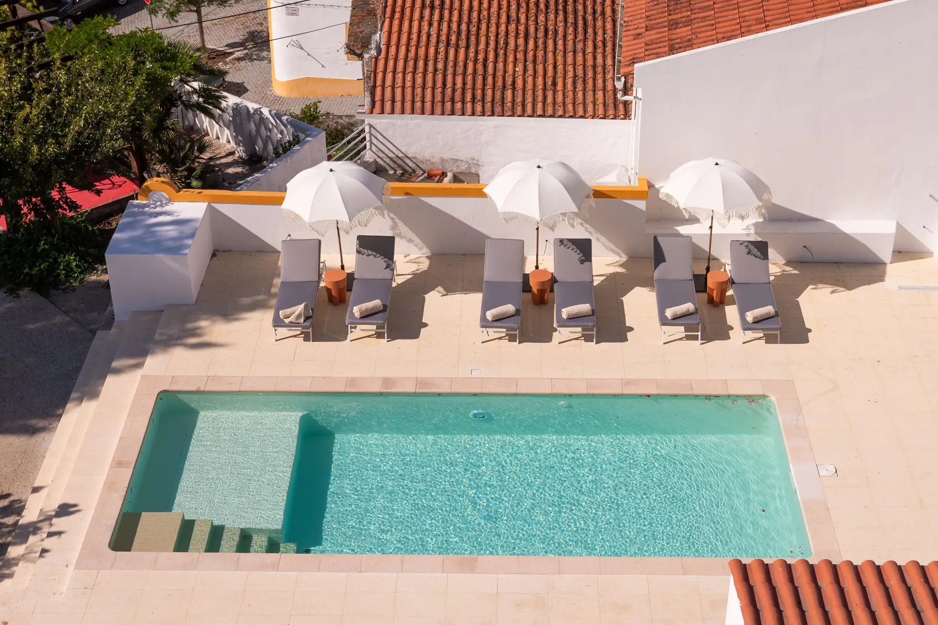 A pisicina do Lilases Boutique House & Garden, em Mora