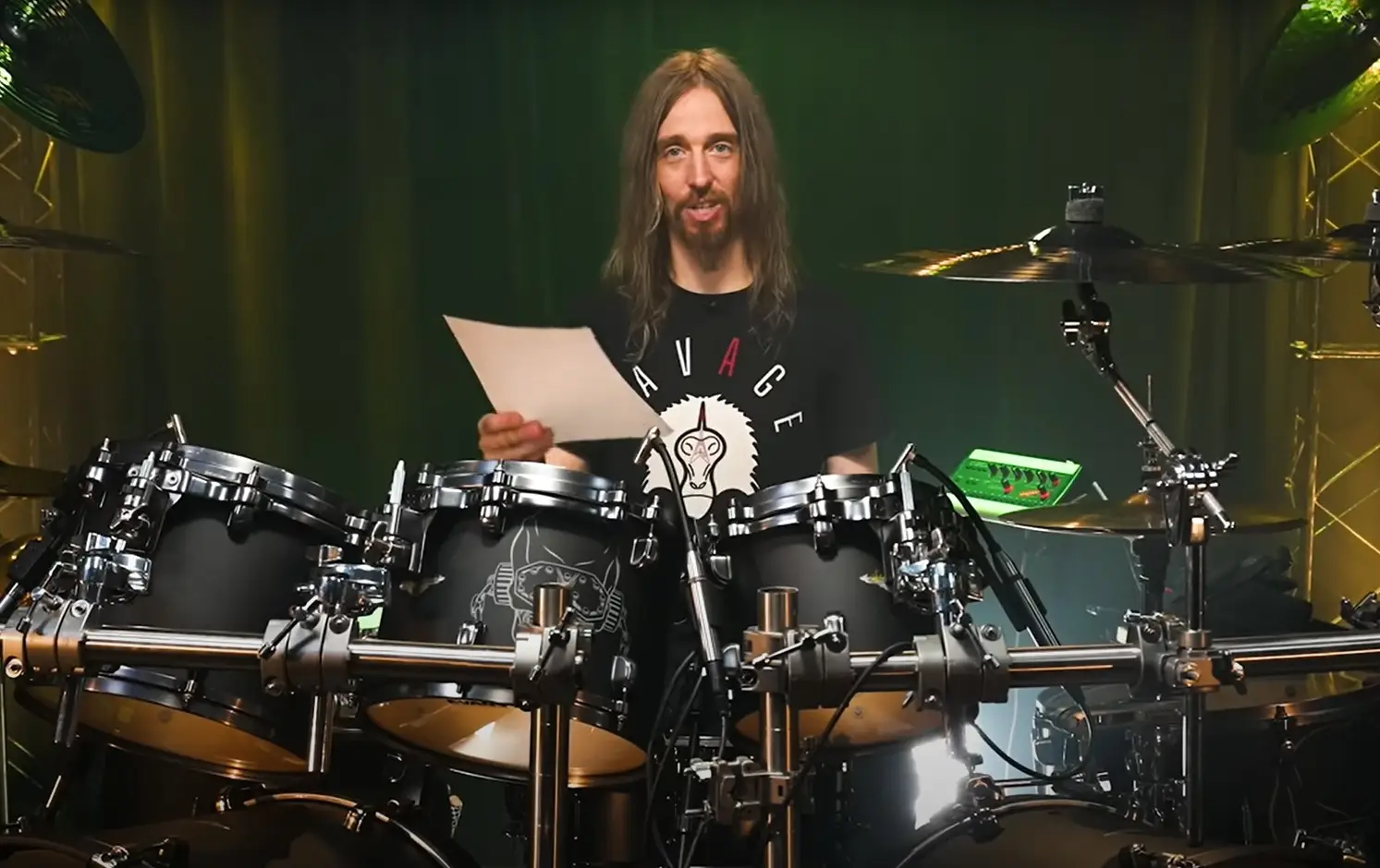 Baterista dos Megadeth ouviu ‘Mr. Brightside’, dos Killers, pela primeira vez. E a seguir ‘reagiu’ à sua maneira