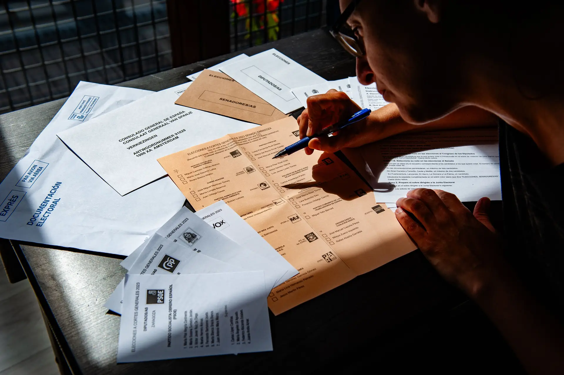 Boletins de voto das legislativas espanholas de 23 de julho para eleitores que pediram o sufrágio antecipado 
