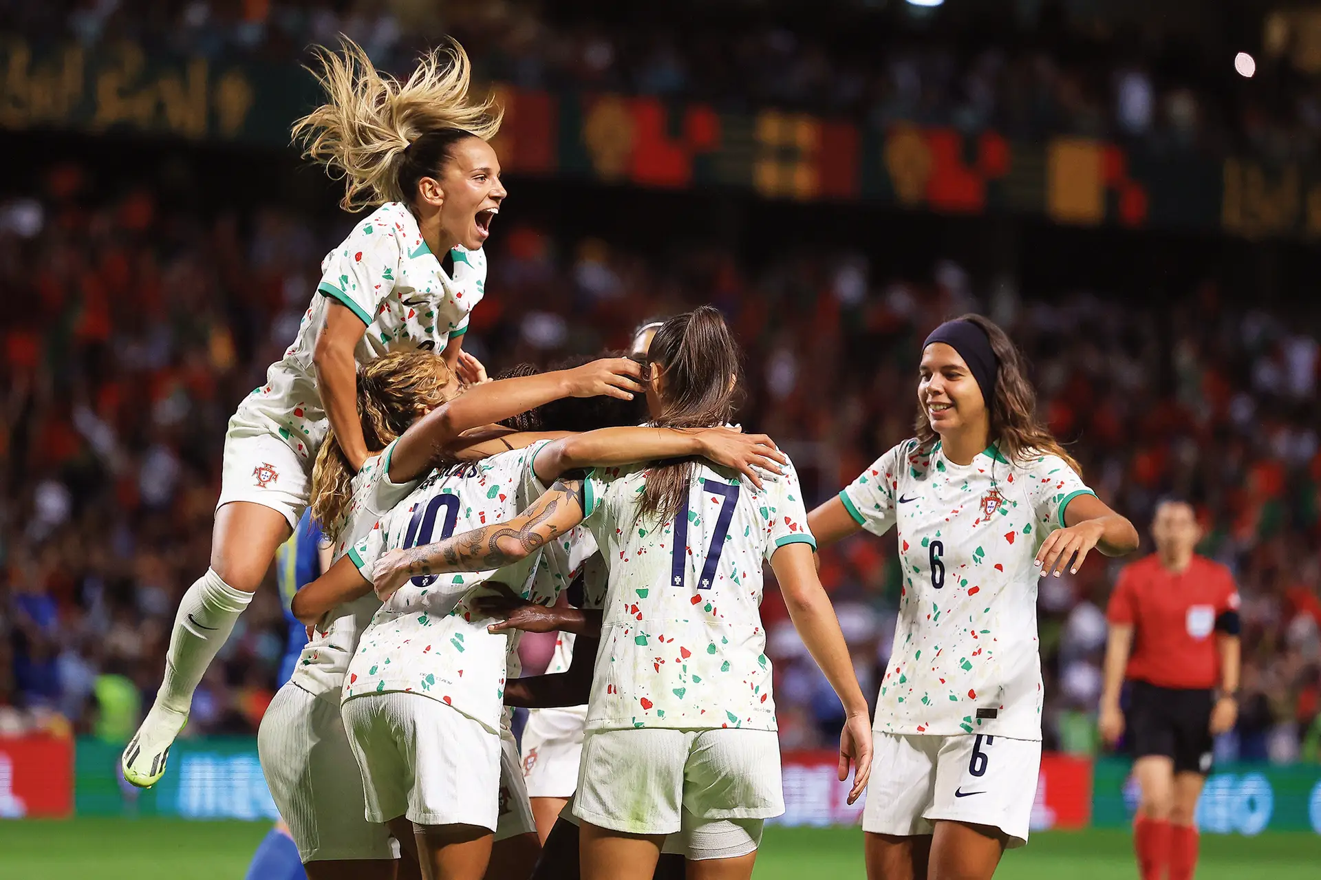 O primeiro de muitos grandes jogos de futebol feminino em Alvalade (e em  Portugal) ·