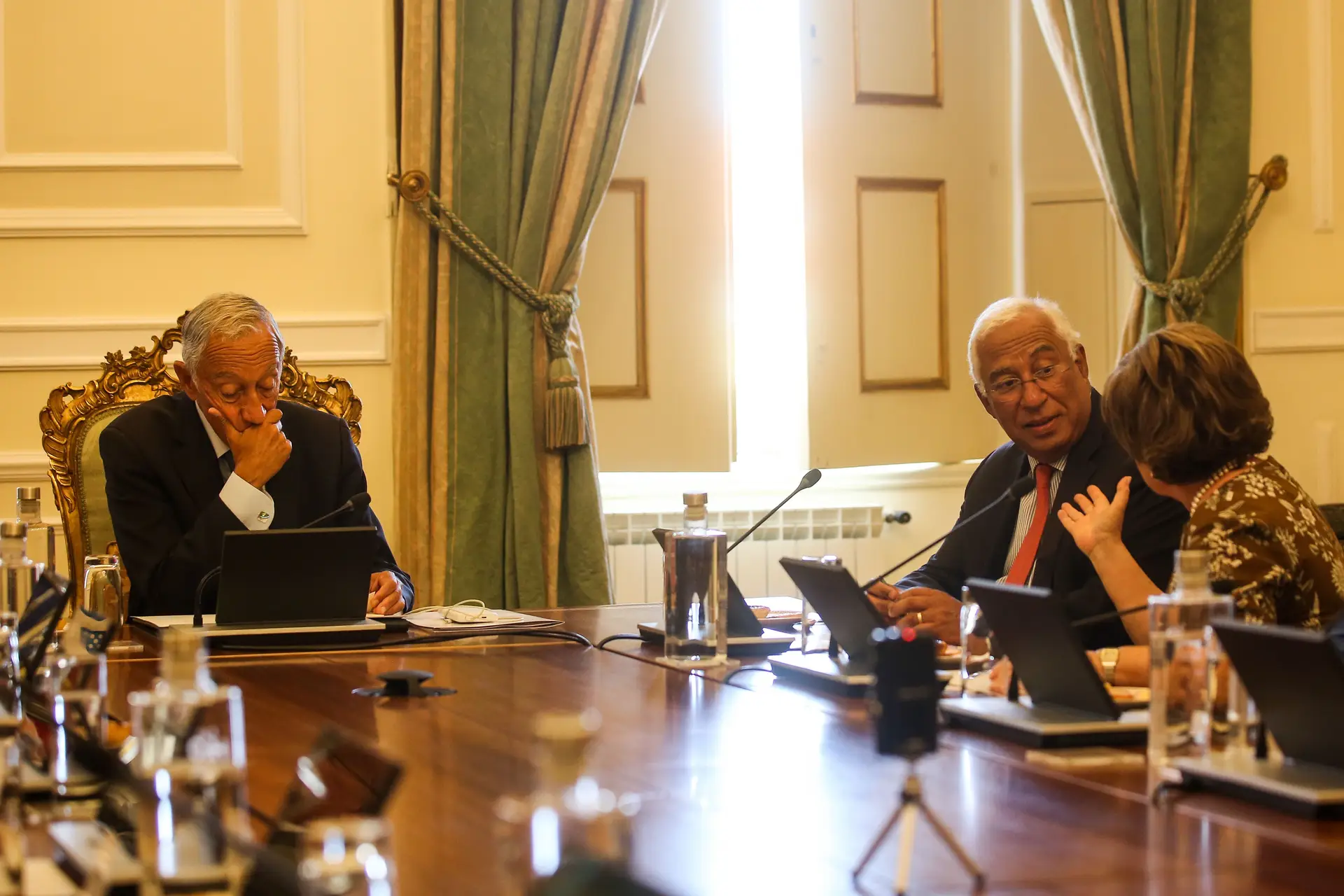 Conselho de Estado: Marcelo marca segundo round para setembro (Costa foi apanhar o avião)