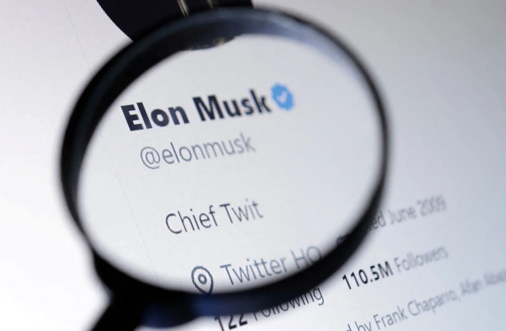 Elon Musk pondera alterar nome e logótipo da rede social Twitter