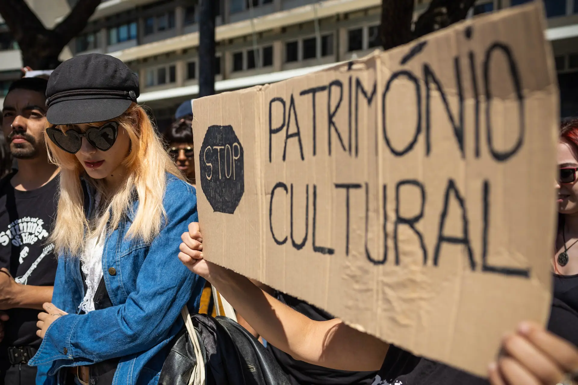 Cerca de mil pessoas gritaram no Porto pelo regresso dos músicos ao STOP