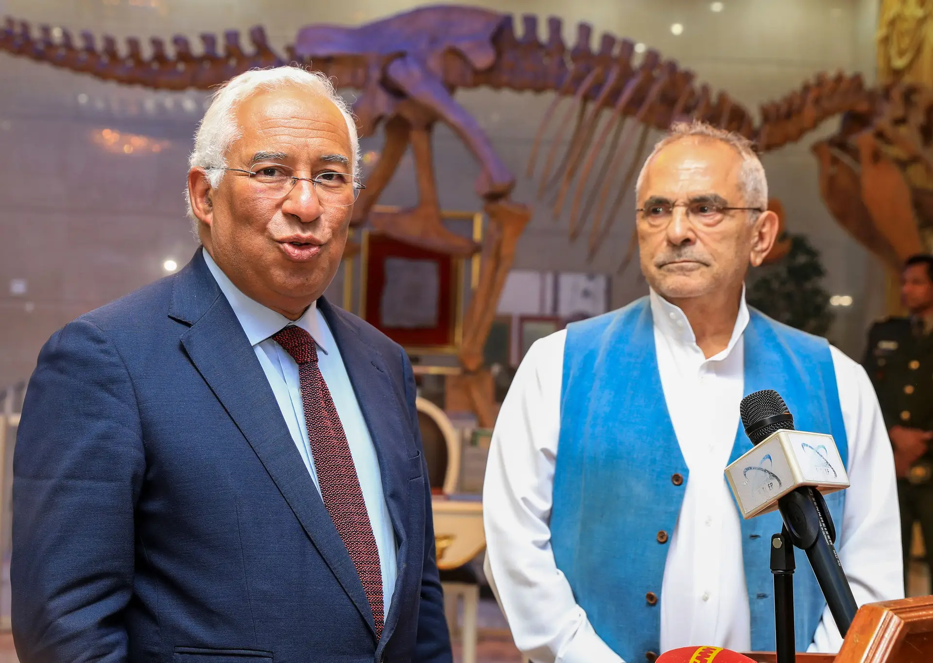 O Presidente da República tornou público o seu veto ao diploma sobre a carreira dos professores no momento em que António Costa voltava, de avião, de Timor-Leste, onde passou os últimos dois dias