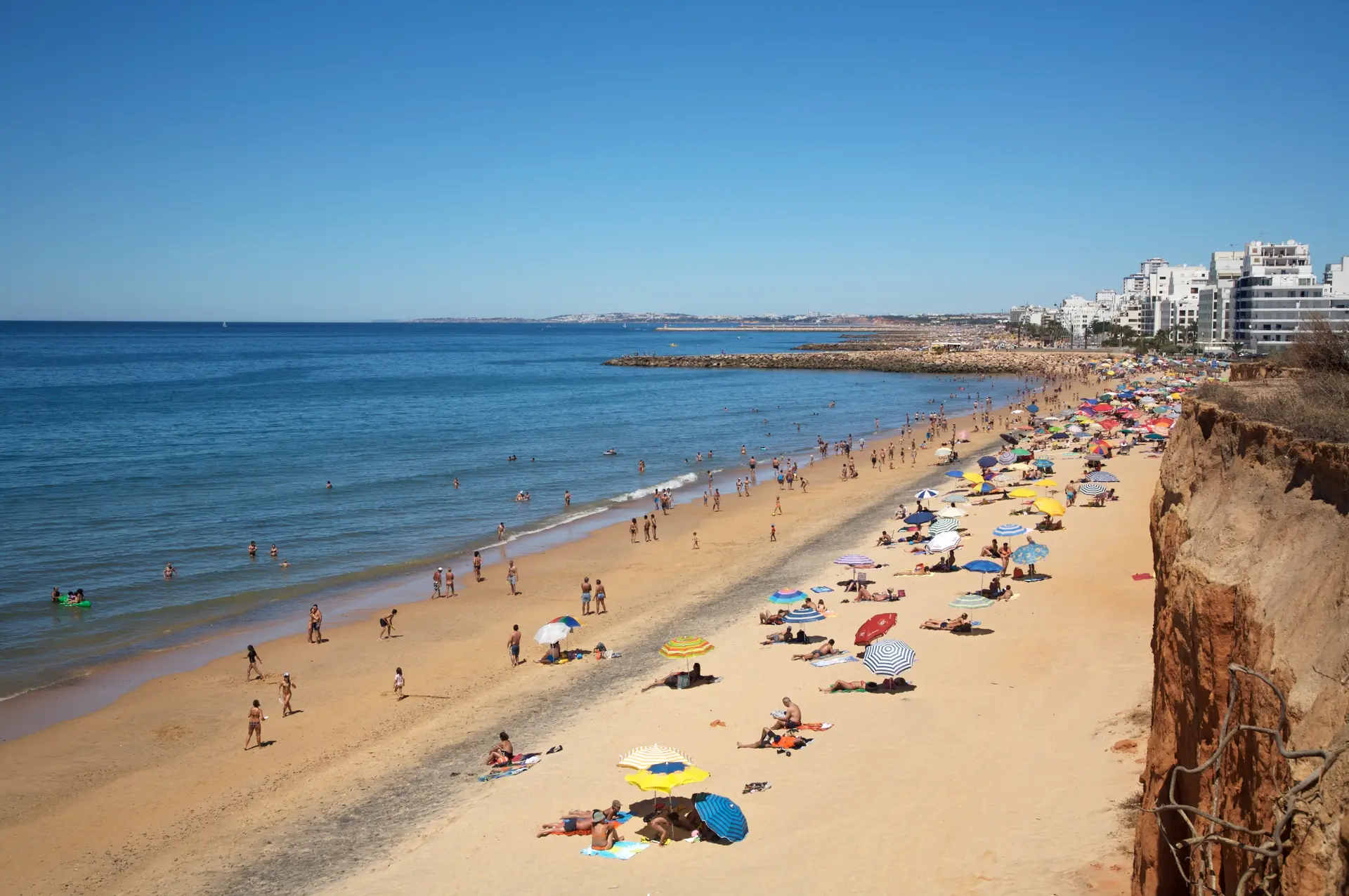 Algarve: autoridades vão verificar se concessionários das praias mantêm as casas de banho abertas a toda a gente