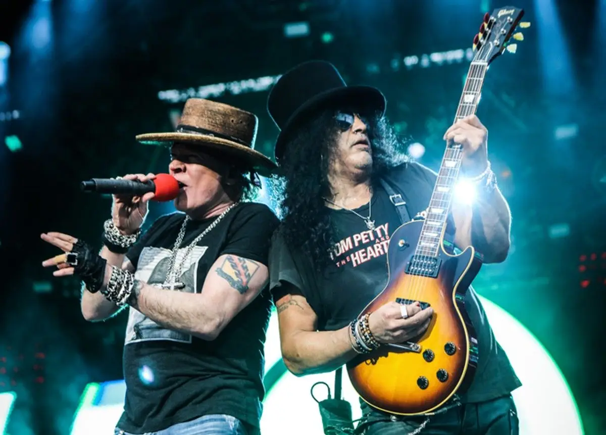Mike McCready, dos Pearl Jam, juntou-se aos Guns N’ Roses em Seattle para tocar ‘Paradise City’