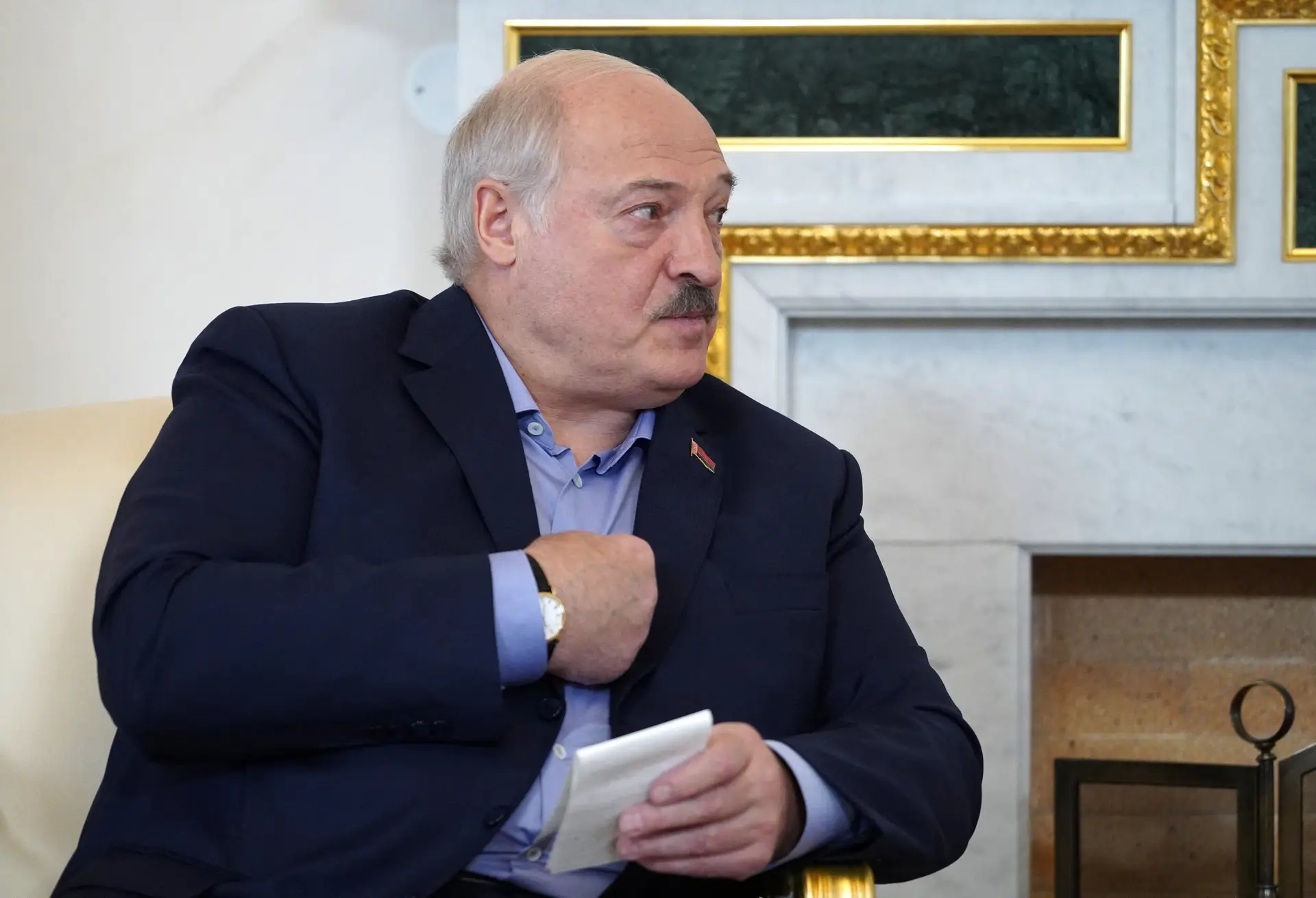 Bielorrússia proíbe cidadãos de renovarem o passaporte fora do país