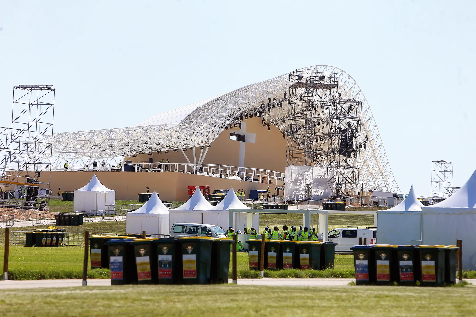 Palco junto ao Tejo e ao Trancão que vai acolher a JMJ está pronto