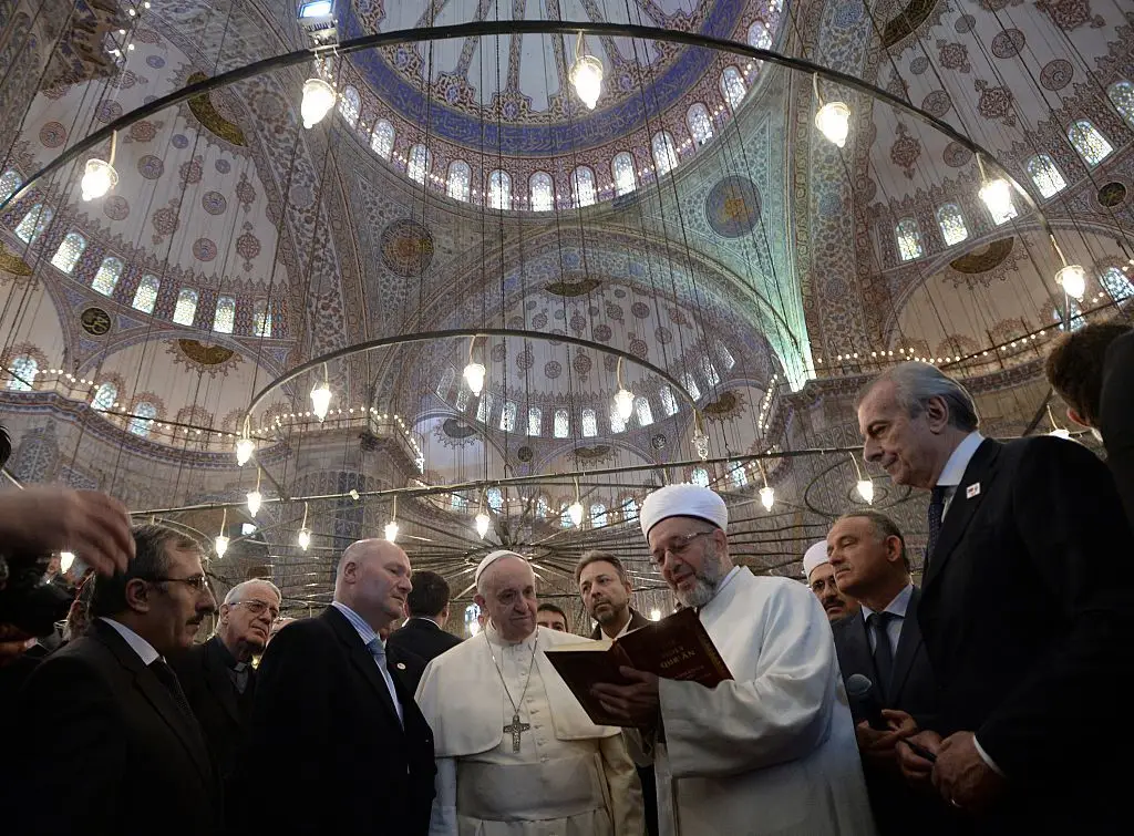Visita à Mesquita Azul, em Istambul, ao som de versículos do Alcorão
