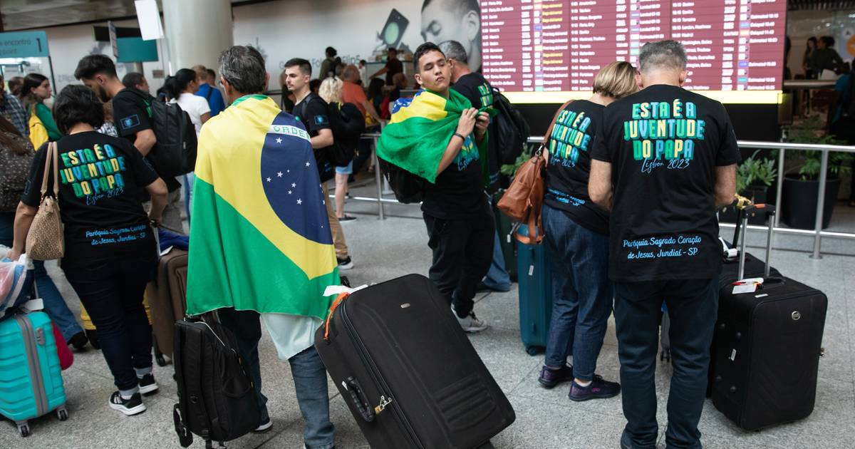 Milhares de peregrinos enchem aeroporto de Lisboa de regresso a casa