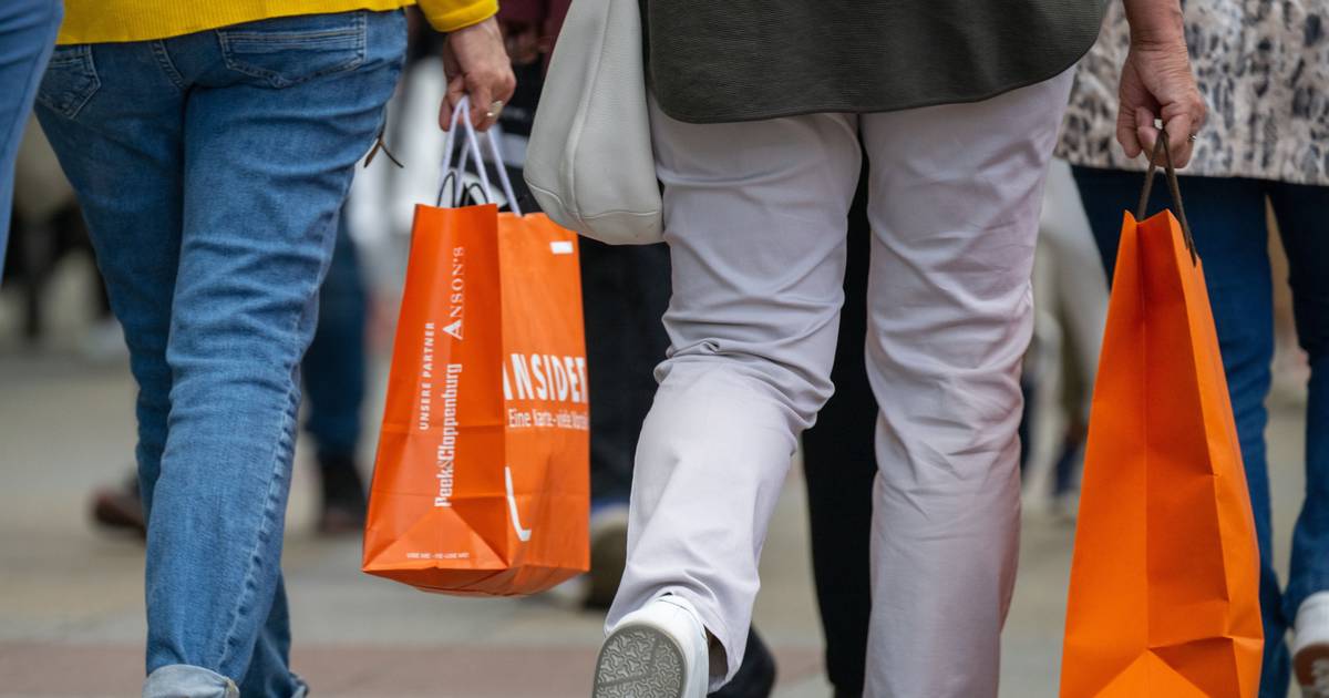 Consumer confidence falls sharply in the eurozone in March