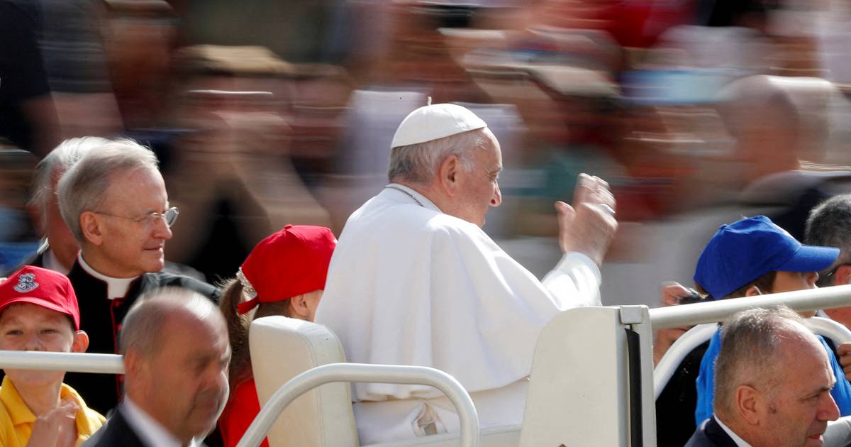 Sangue recolhido no Santa Maria acompanha o Papa dentro de uma mala térmica numa carrinha do INEM