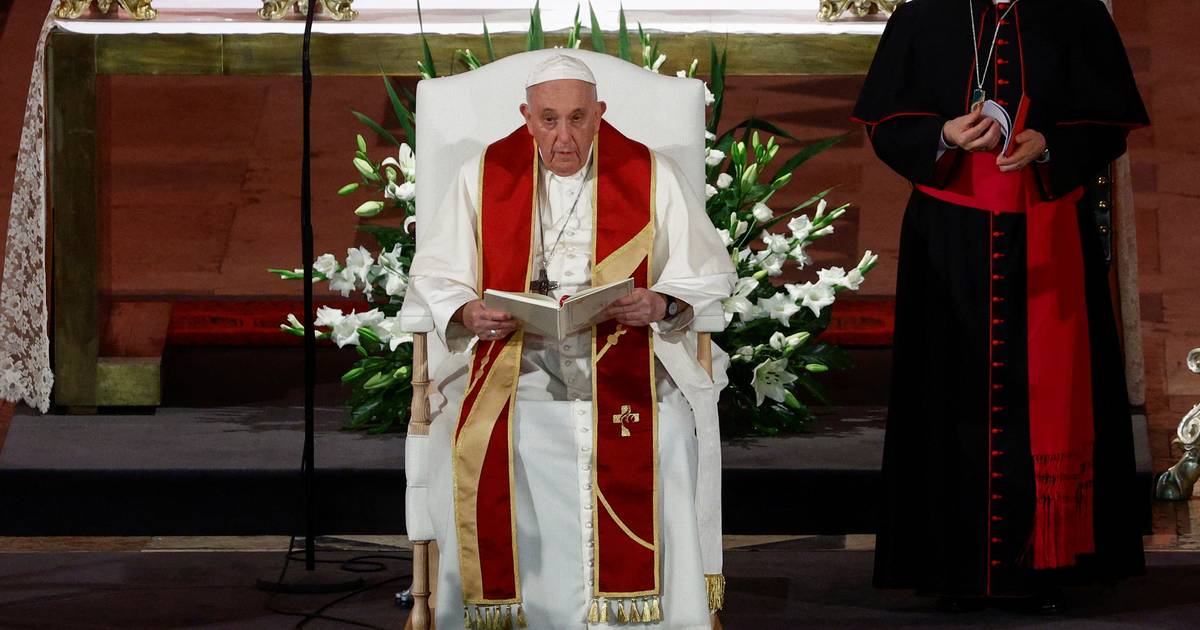 No avião de volta a Roma com Francisco: Papa elogia investigação a abusos na Igreja portuguesa e a JMJ 