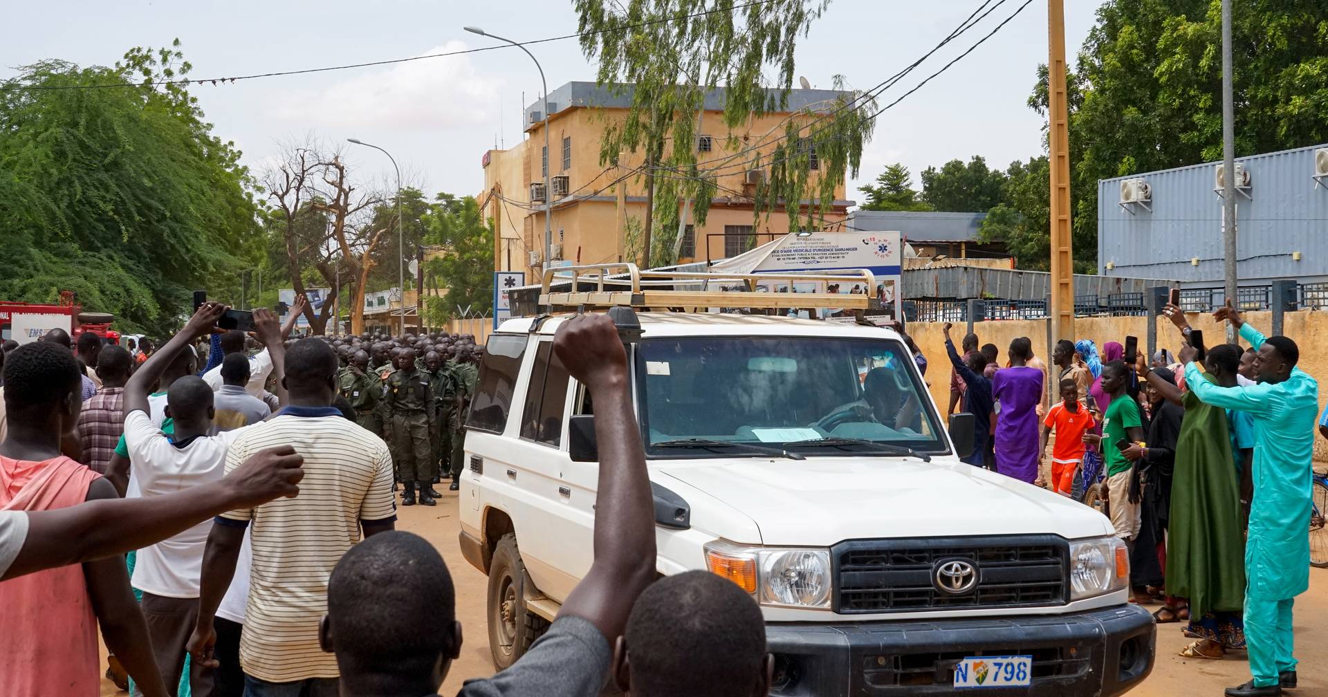 Niger: Staats- und Regierungschefs der Westafrikanischen Gemeinschaft erwägen bei einem außerordentlichen Gipfel eine militärische Intervention