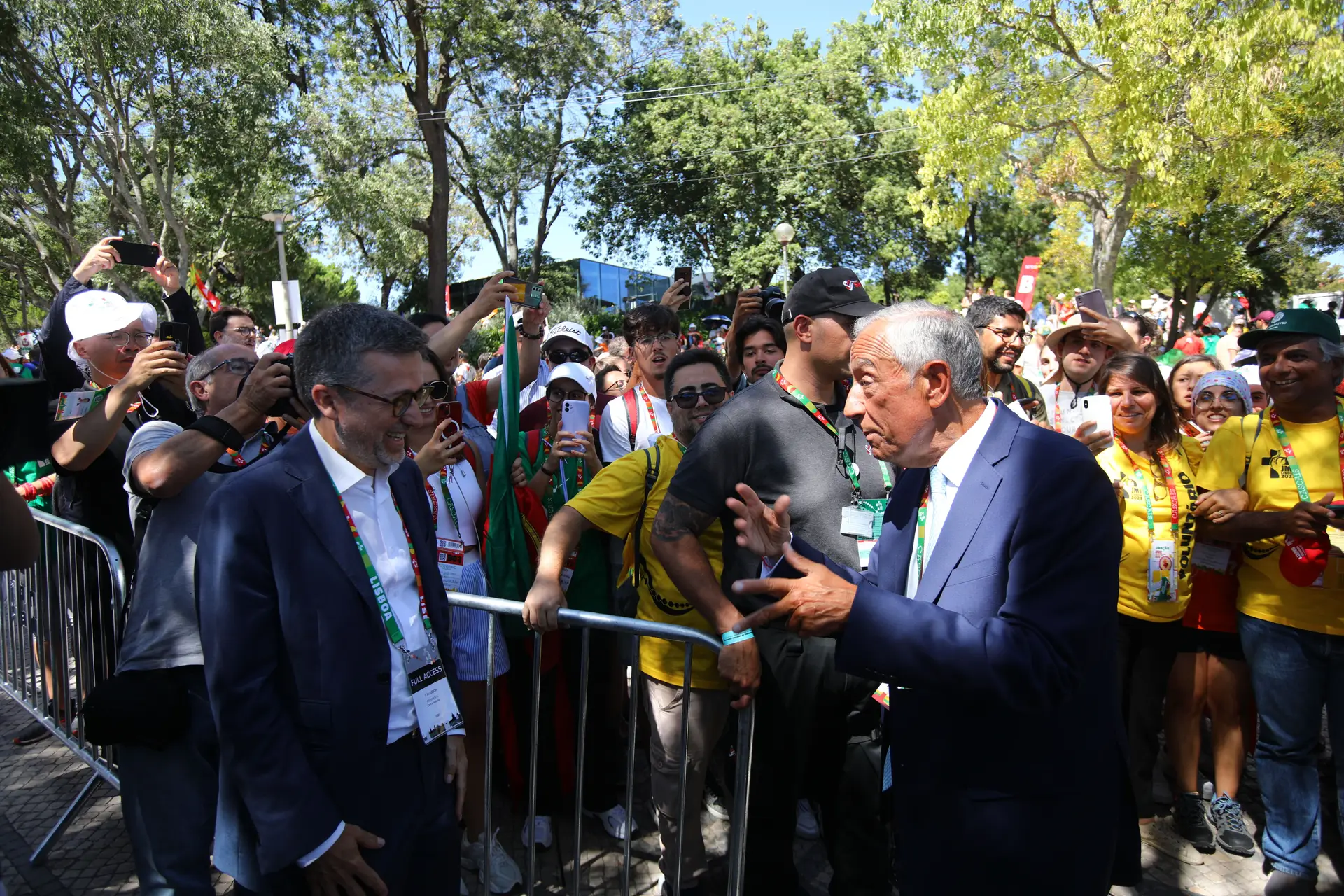 Governo mostra-se à boleia do Papa e disputa palco com Moedas e Marcelo