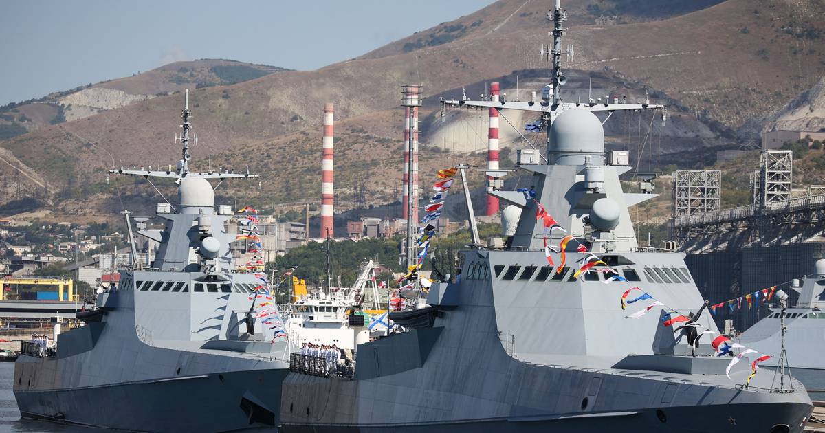 Explosões em base naval russa do Mar Negro; Kiev alega que inviabilizou navio inimigo