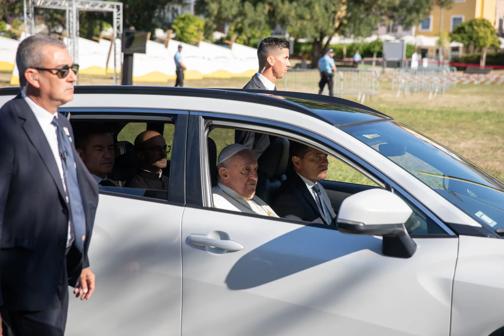 Com dificuldades em ler discurso, Papa improvisa e pede “ação concreta” no combate à pobreza