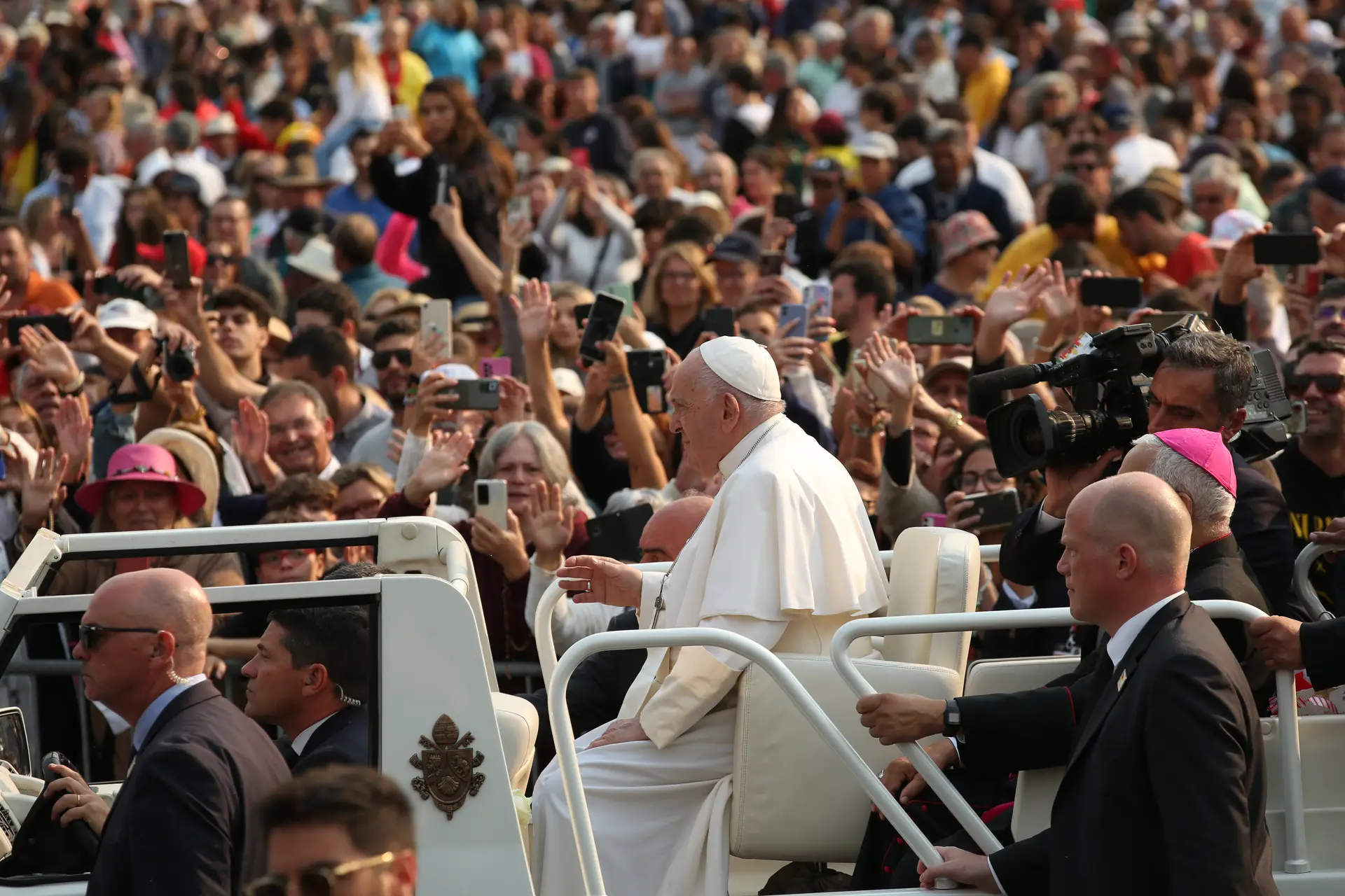 Papa Francisco: “JMJ mostrou a todos que um outro mundo é possível, um  mundo de irmãos e irmãs” - Expresso