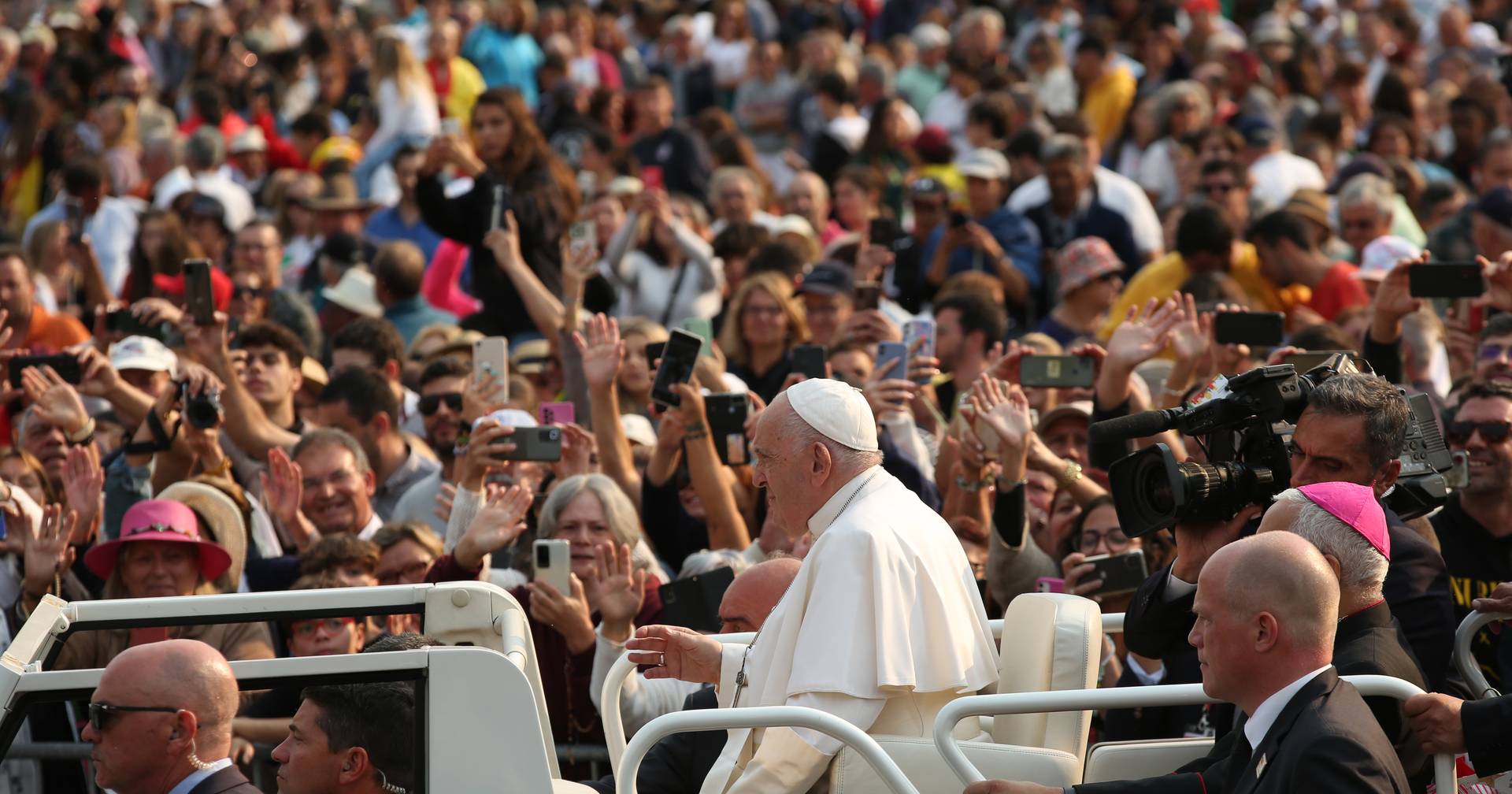 Papa Francisco: “JMJ mostrou a todos que um outro mundo é possível, um  mundo de irmãos e irmãs” - Expresso