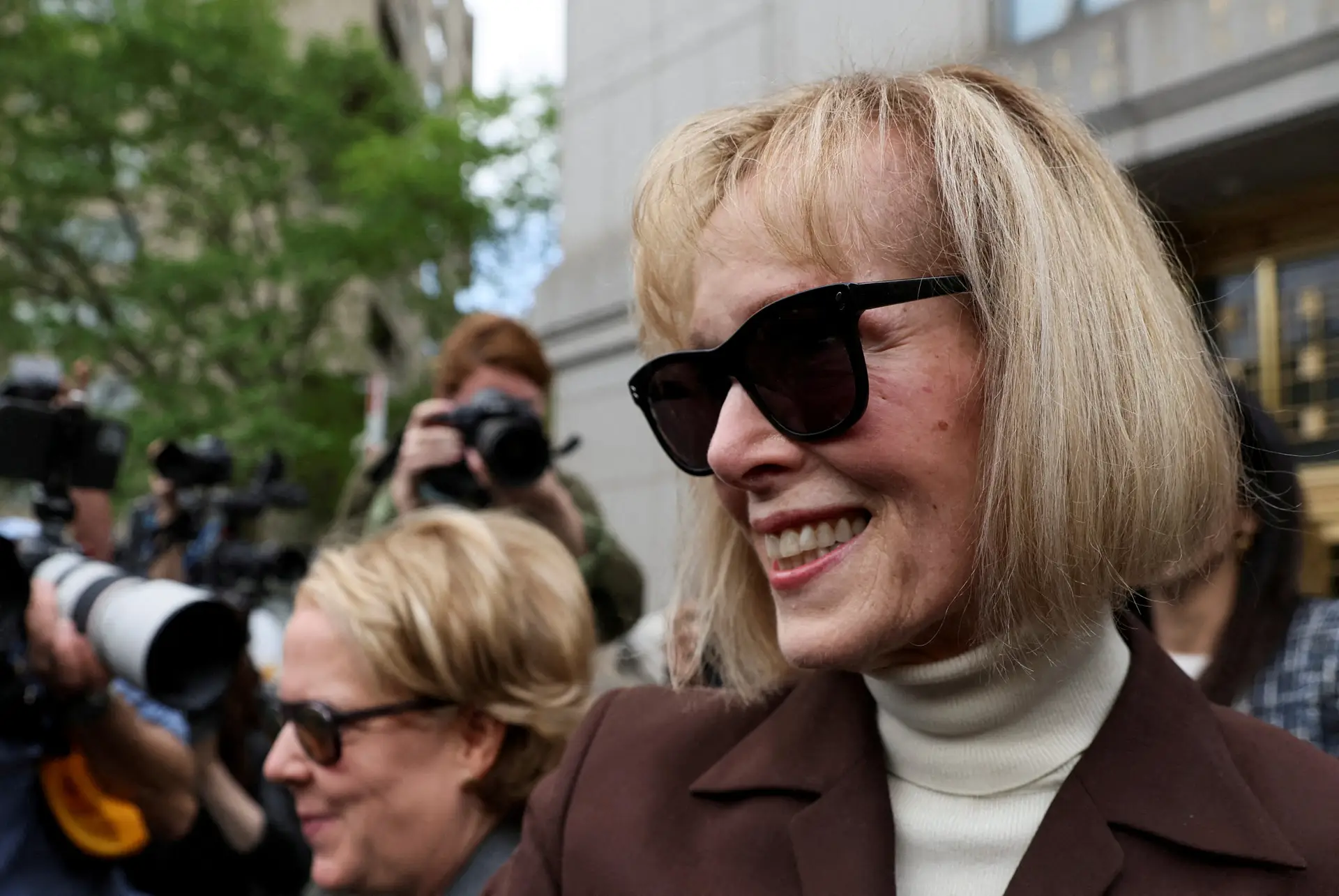A escritora E. Jean Carroll acusou Donald Trump de a ter violado