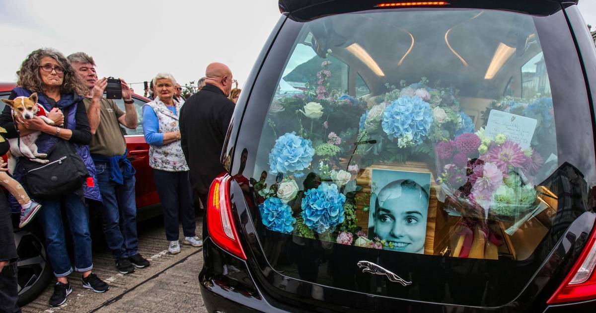 Milhares de pessoas, incluindo os U2, marcaram presença no funeral de Sinéad O'Connor