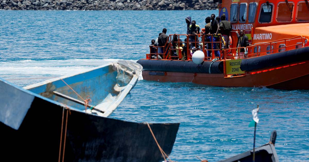 Autoridades espanholas resgatam 335 migrantes perto de Lanzarote