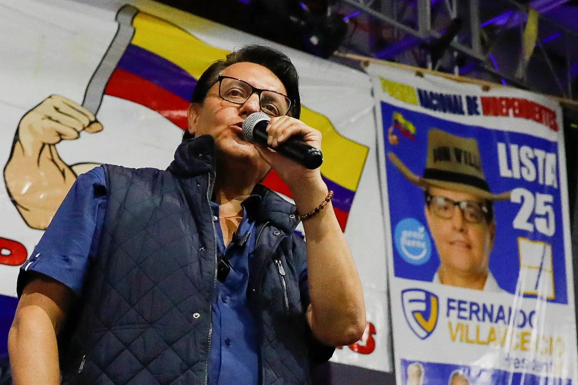 O candidato presidencial Fernando Villavicencio num comício em Quito, a 9 de agosto de 2023. Seria assassinado a tiro saída desta ação da campanha eleitoral