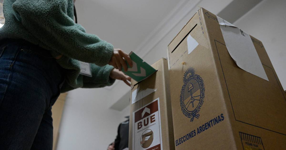 Eleições primárias na Argentina terminaram com problemas técnicos em Buenos Aires