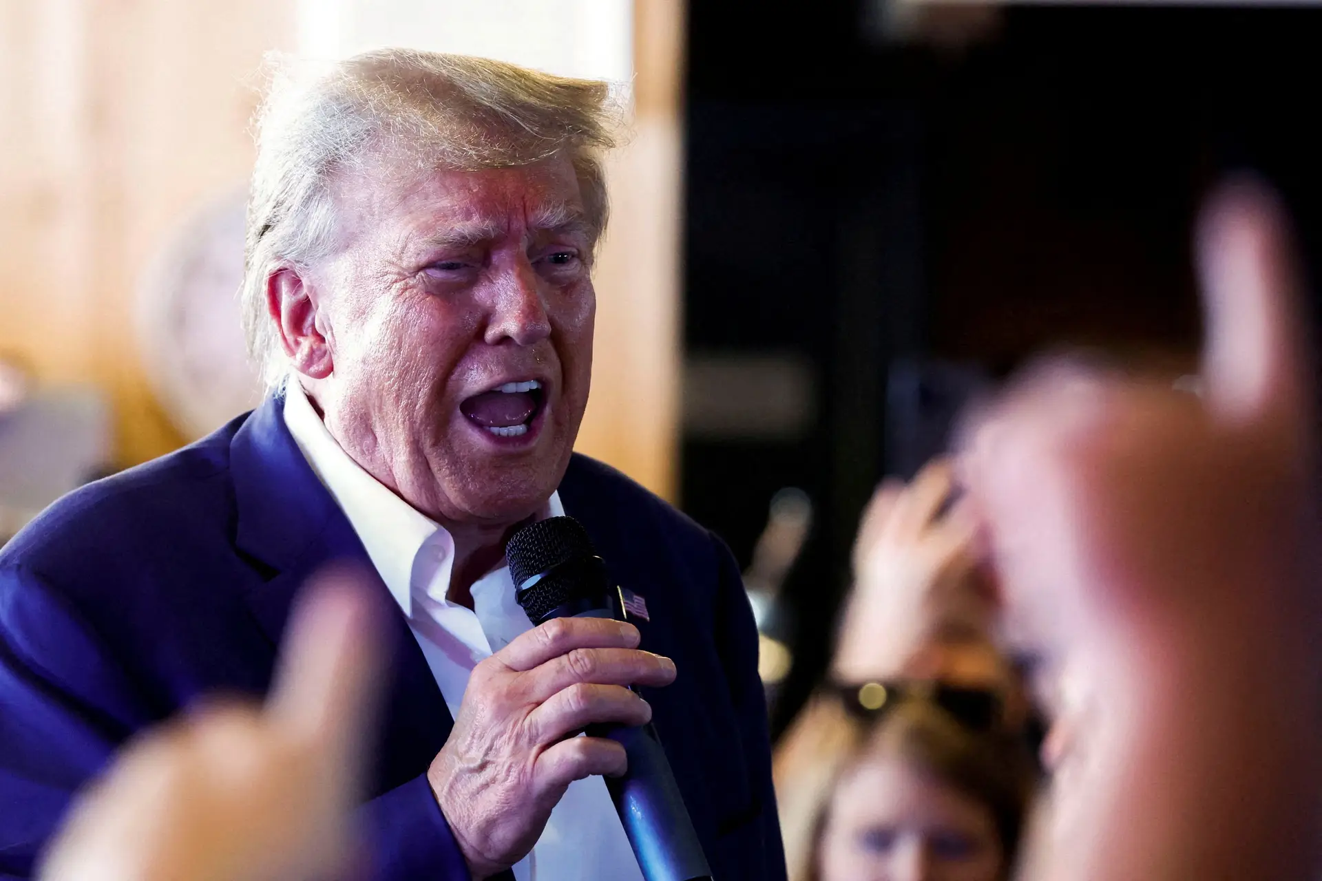 Juiz impõe ordem de silêncio no julgamento de Trump, após publicação