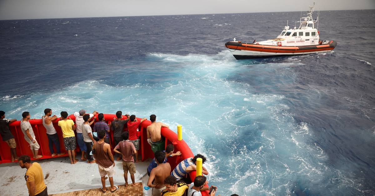 Mais de 155 mil migrantes desembarcaram na costa italiana em 2023
