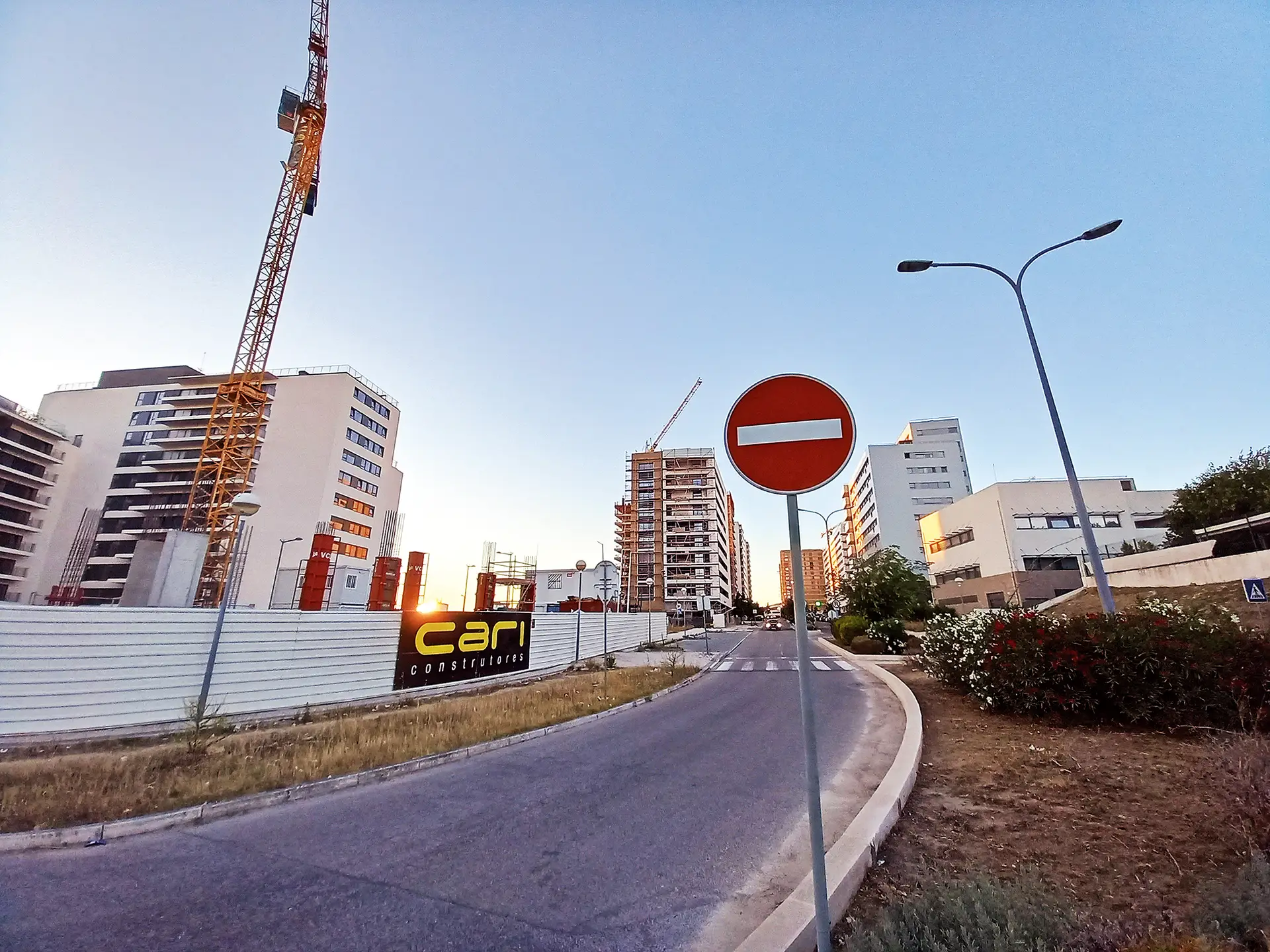 A falta de oferta de imóveis está a segurar os preços, segundo os analistas