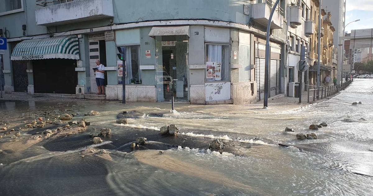 Forte inundação afeta a zona das Avenidas Novas, em Lisboa