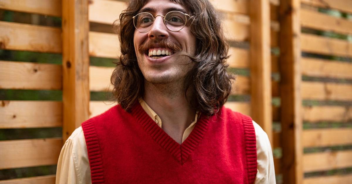 Tim Bernardes: “Tinha uns 9 anos quando os meus pais me chamaram e me disseram: isto é o Napster, baixámos umas músicas para você”