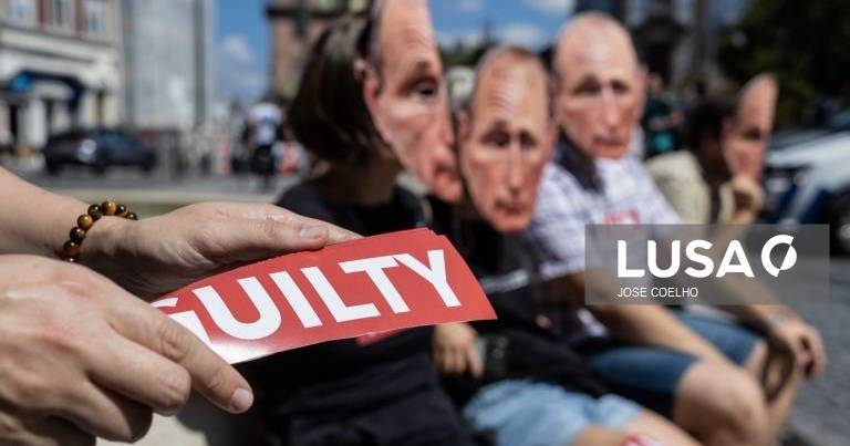 Ucrânia: Russos protestam no Porto contra 