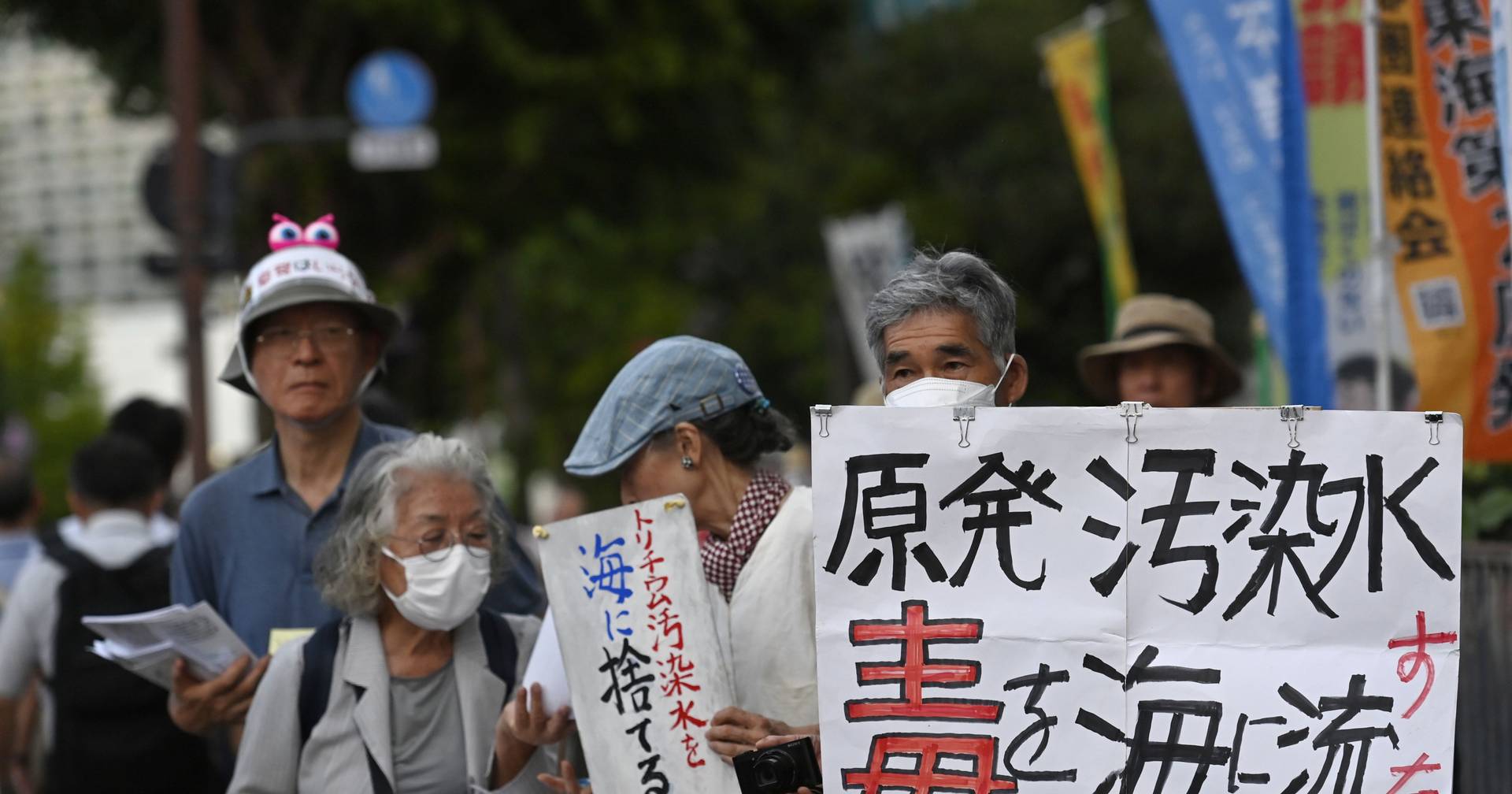 日本の首相が原子力発電所の放水開始前に福島を訪問