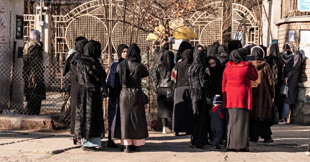Talibãs consideram direitos das mulheres “pequenas questões” após debate na ONU